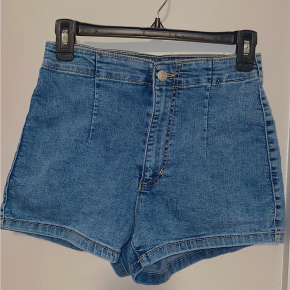 ᴡɪʟᴅ ꜰᴀʙʟᴇ ʙʟᴜᴇ ᴊᴇᴀɴ ꜱʜᴏʀᴛꜱ - Picture 2 of 4